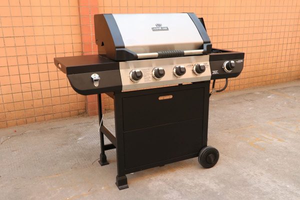 4 Burner BBQ with Side Burner