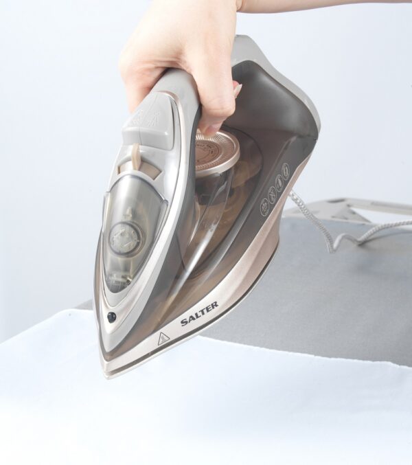 Salter Steam Iron 2200W - Image 2