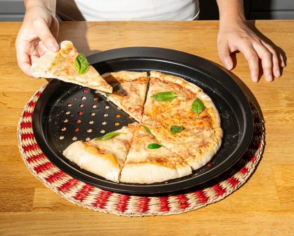 Glide Non-Stick Pizza Dish 31cm