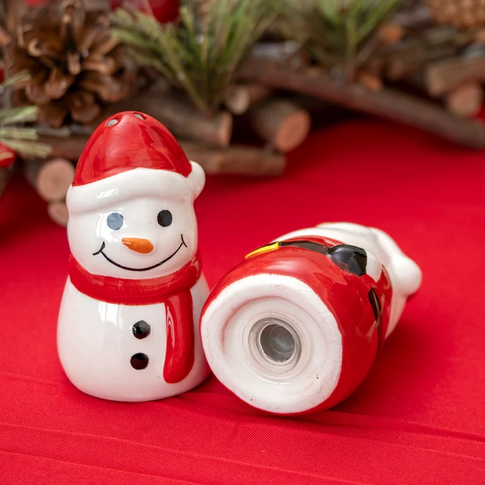 Xmas Pepper and Salt Shaker - Image 2