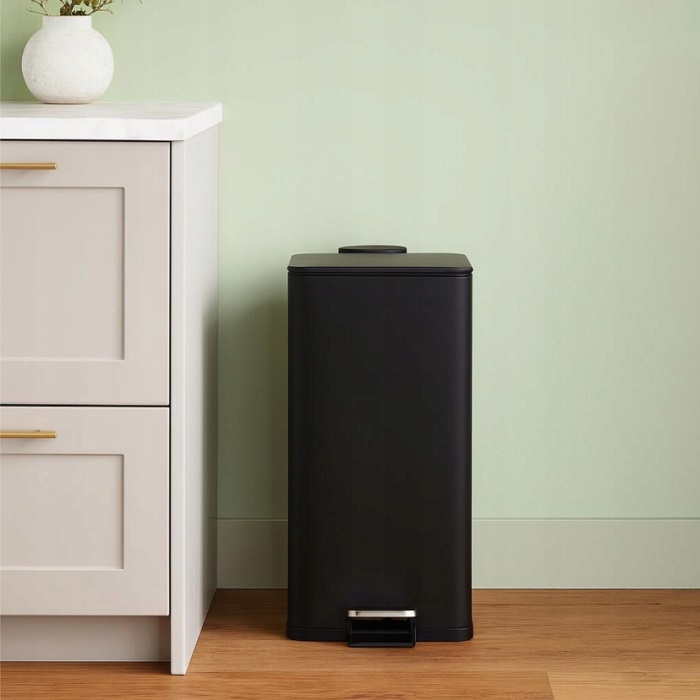 Metal Pedal Bin 30 Lt Black - Image 3